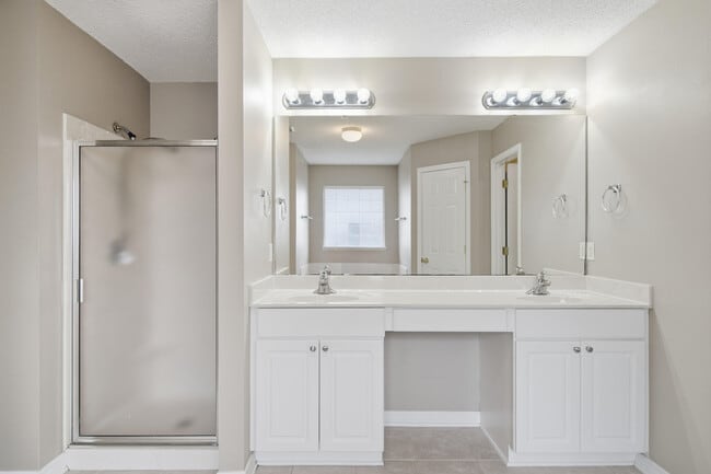 Building Photo - 2490 Pepper Dr