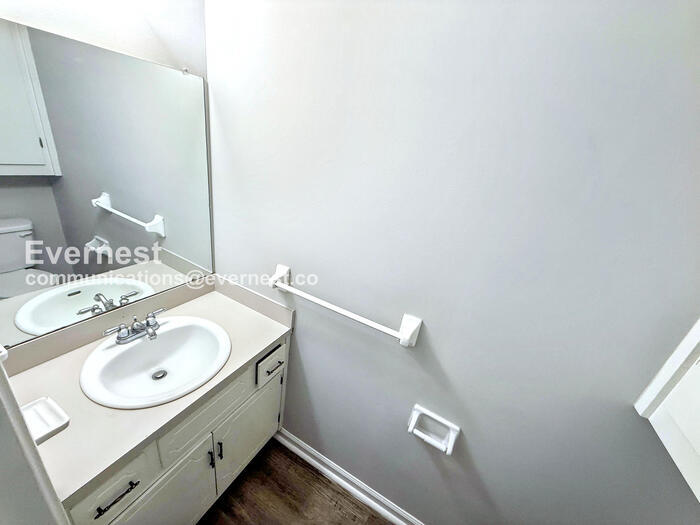 Building Photo - 5406 Notting Hill Rd