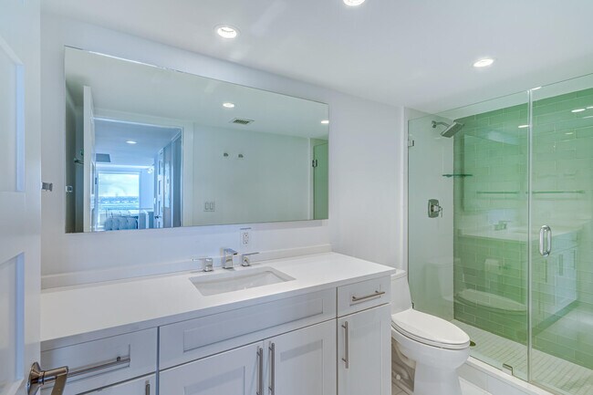 Building Photo - 5510 N Ocean Dr