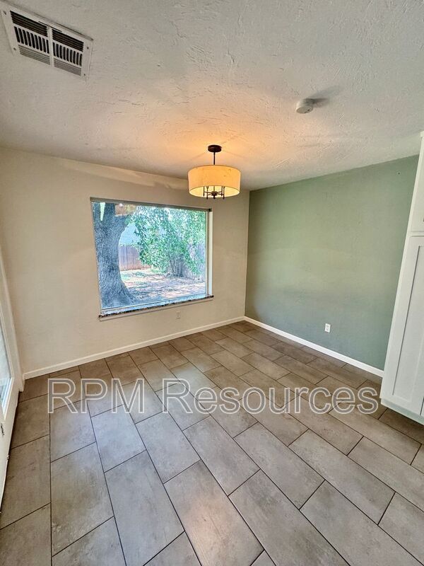 Building Photo - 11813 Larkdale Dr