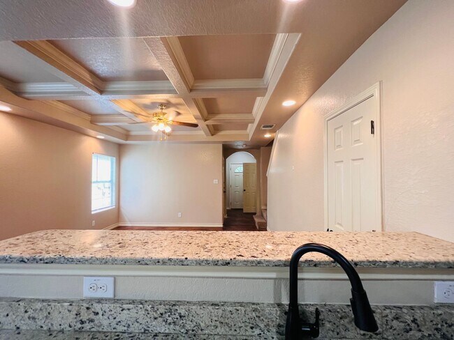 Building Photo - 5105 Flipper Dr