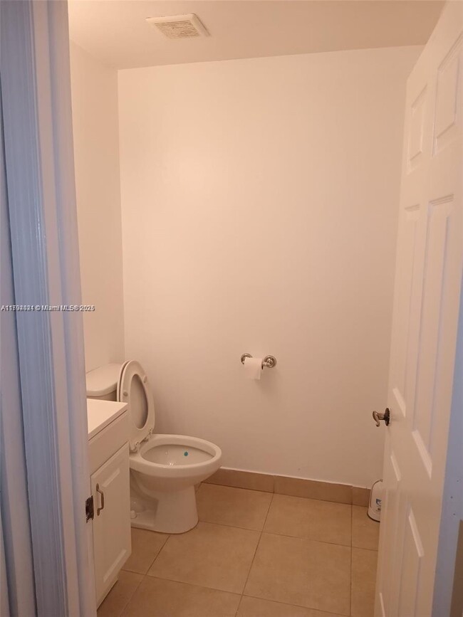 Building Photo - 9073 Vineyard Lake Dr