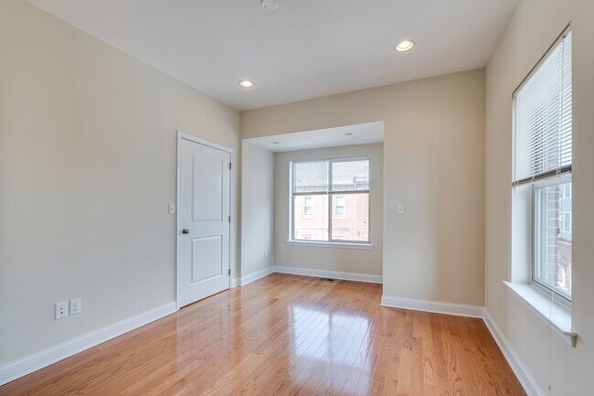 Building Photo - 917 S 18th St