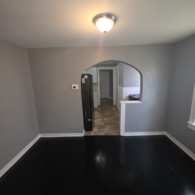Building Photo - Cozy 3 bedrooms and 1 full bath home located on S Willow Ave in Independence, MO