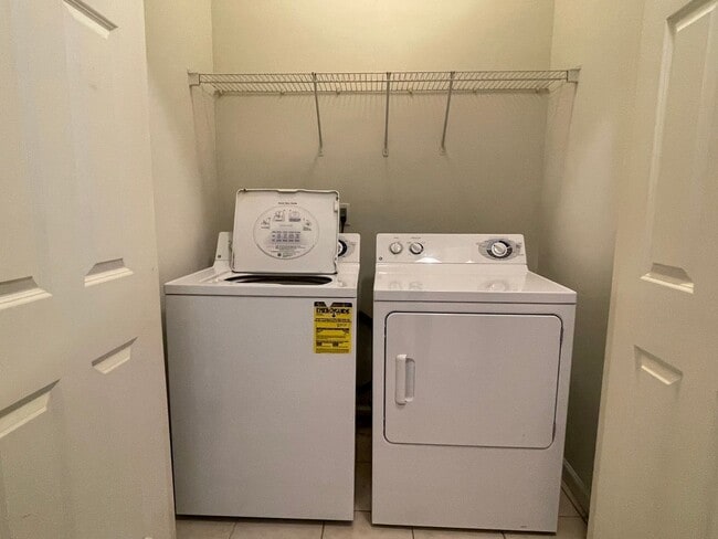 Building Photo - Shelby TWP 2-BR, 2-BA with Attached Garage, Lower Unit, Immediate Occupancy