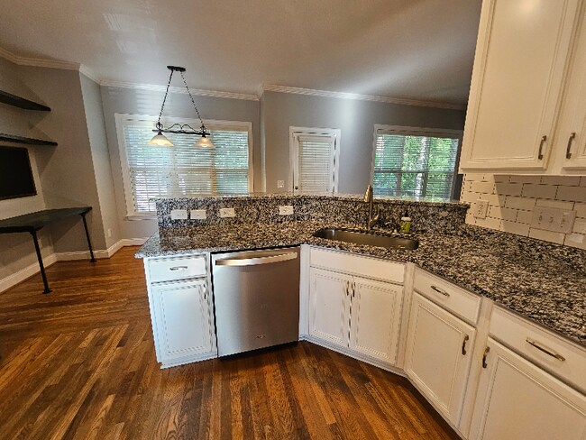 Building Photo - 10 Highgrove Ln