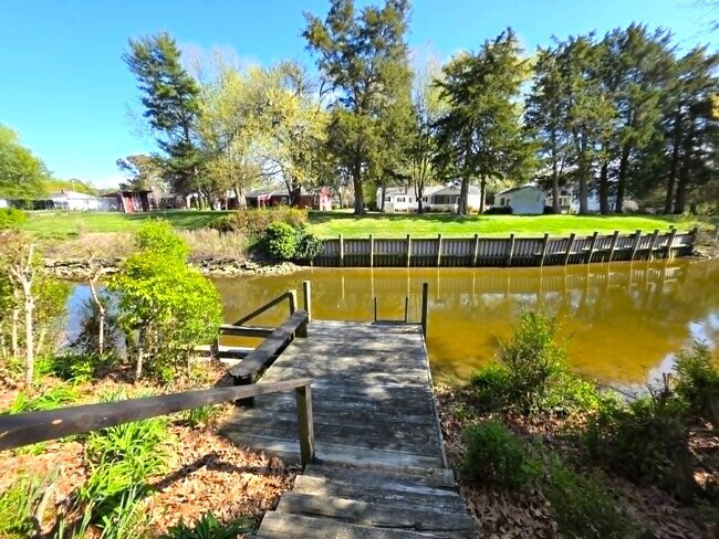 Building Photo - 104 Lee Dr