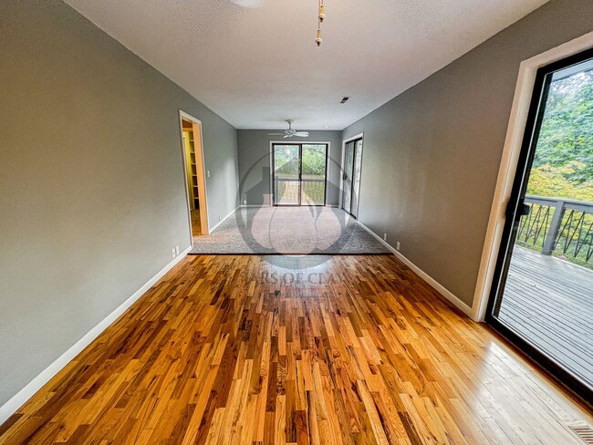 Building Photo - Gorgeous Mid Century Home in Dallas - MOVE...