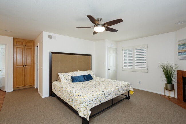 Building Photo - 718 Ensenada Ct