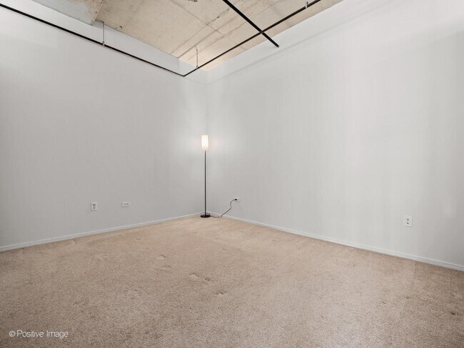 Building Photo - 6 S Laflin St