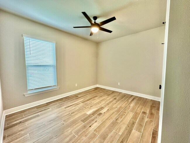 Building Photo - 78 Bon Ami Dr