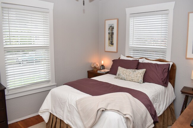 Building Photo - Coming soon - Charming North End Craftsman Near Proctor District!