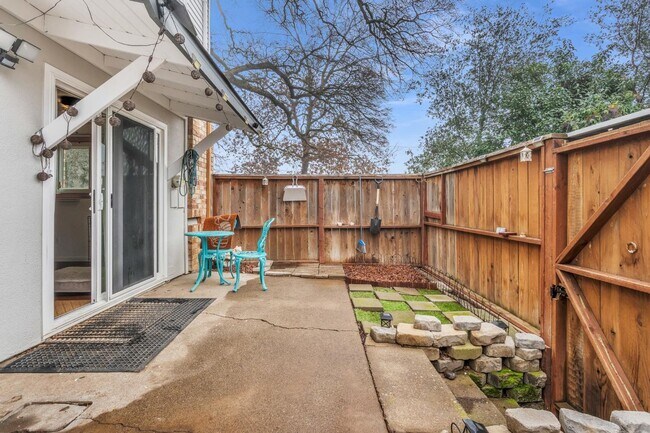 Building Photo - Welcome to your Private Retreat in Citrus Heights!