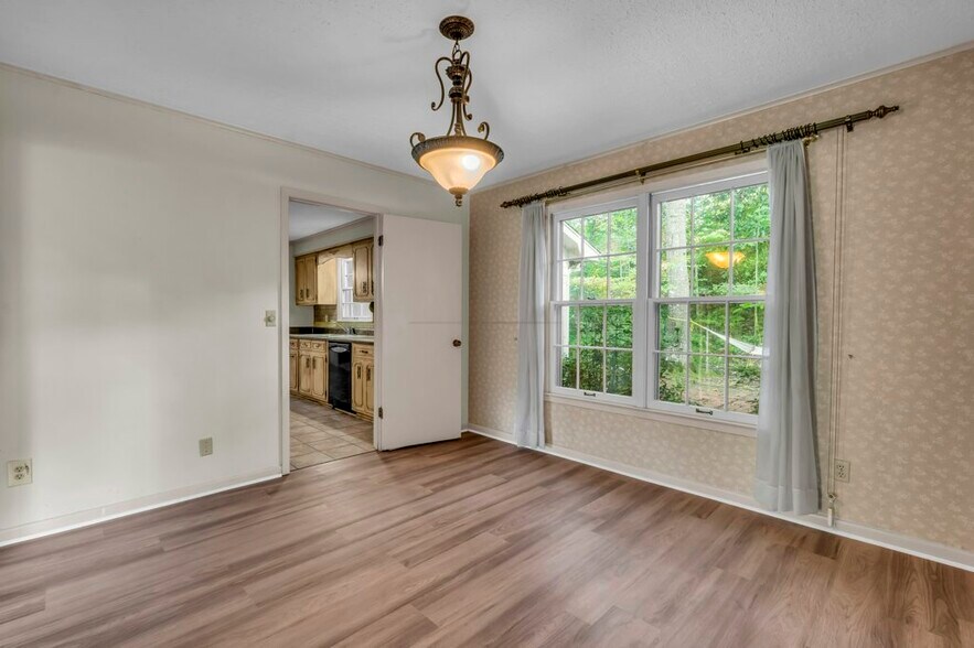 Building Photo - 704 19th Ave N