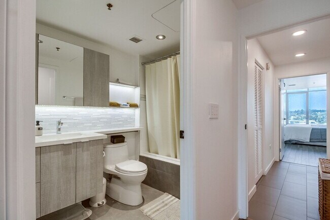 Building Photo - Penthouse Living in Charming Little Italy