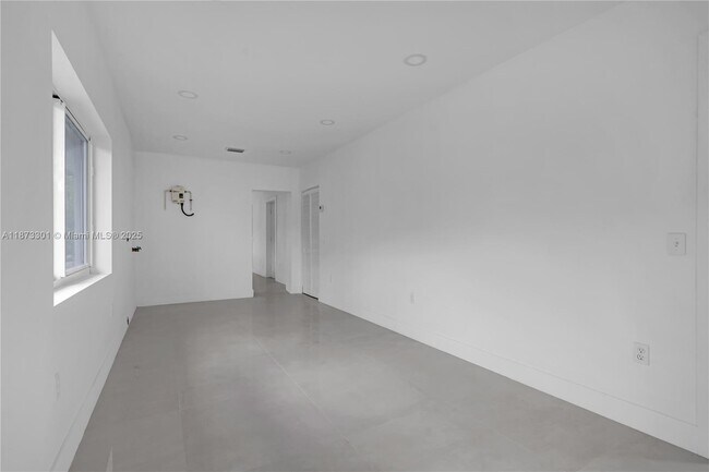 Building Photo - 667 NW 14th St