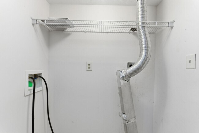 Building Photo - 3547 Lochdale Terrace