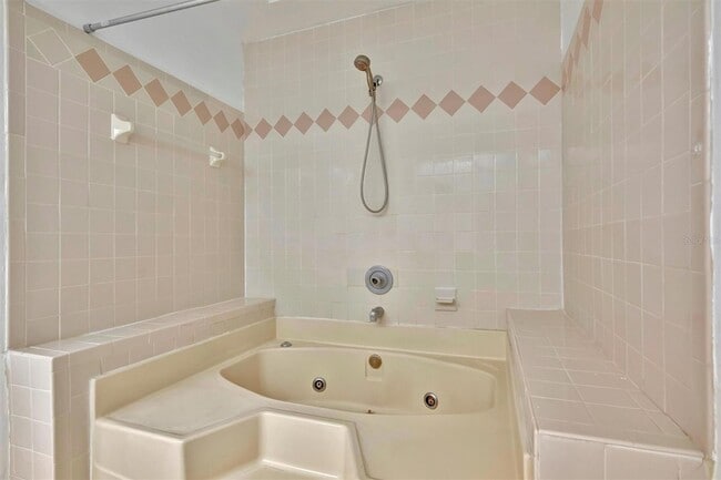 Building Photo - 745 Pinellas Bayway S