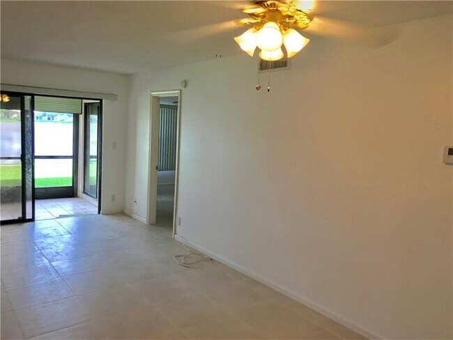 Building Photo - 2850 Palmwood Ter