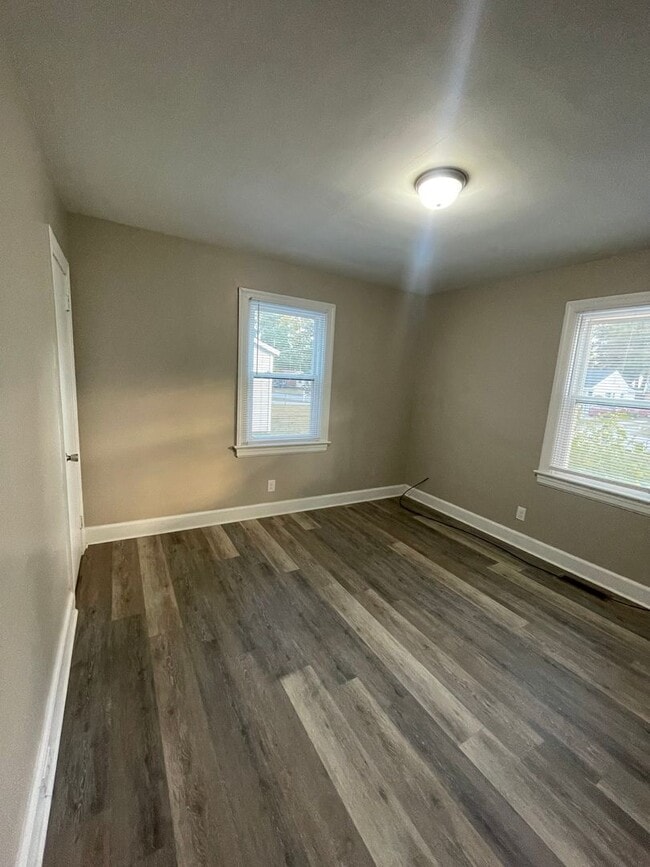 Building Photo - 514 Macon St S