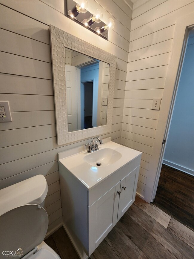 Building Photo - 2577 Eastwood Dr