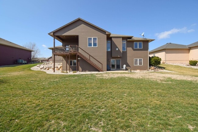 Building Photo - 2204 S Silverthorne Ave