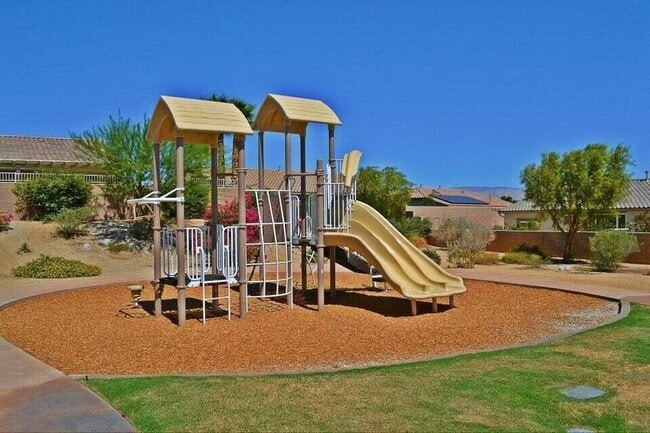 Building Photo - 716 Summit Dr