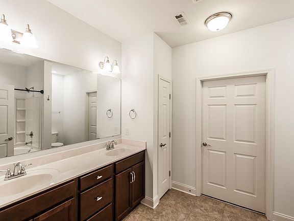 Master Bath - 2120 Sullivan St