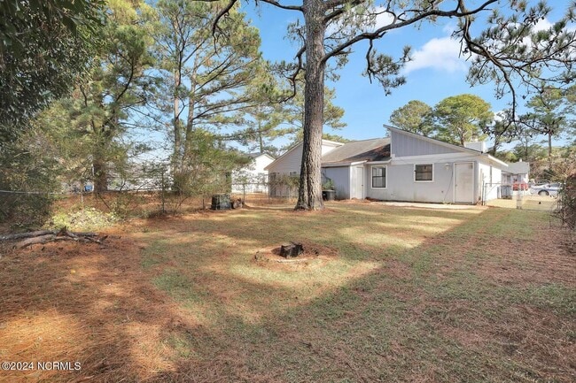 Building Photo - 113 Village Cir