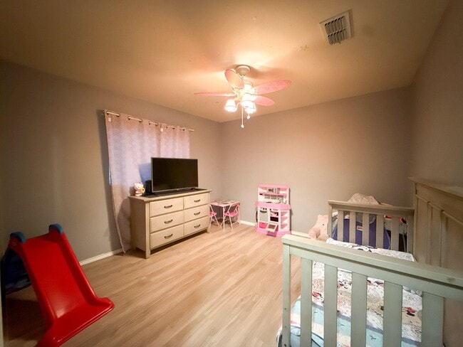 Building Photo - 215 Lipan Dr