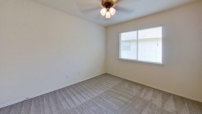 Building Photo - 411 Quail Hollow Dr