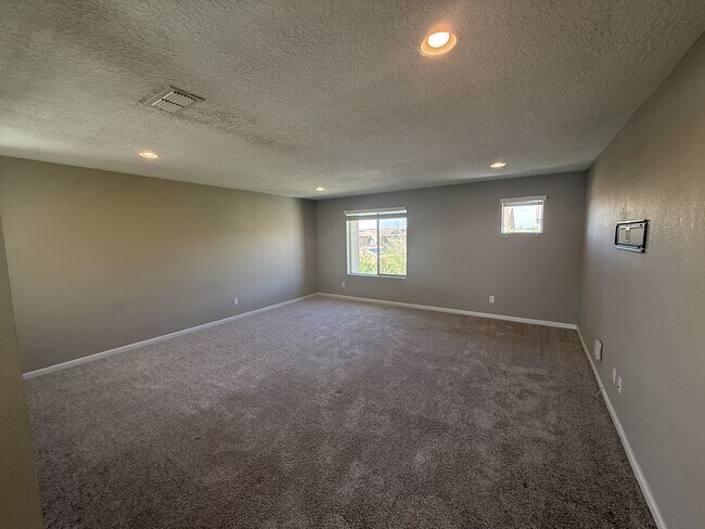 Building Photo - 6624 Yawkey Way NE