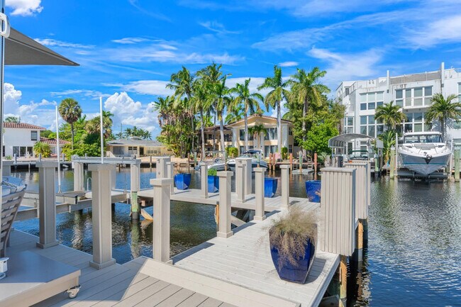 Building Photo - 2813 NE 29th St