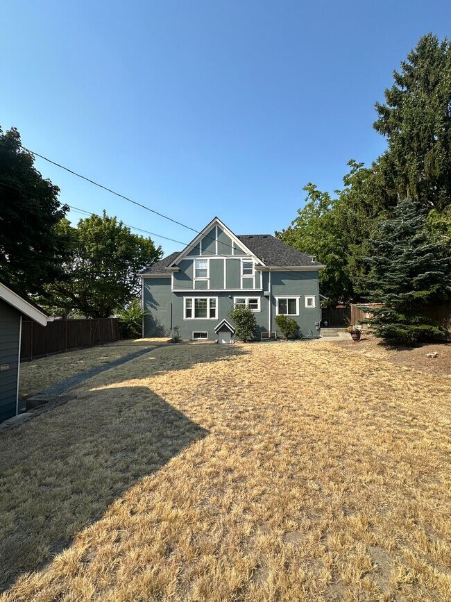 Building Photo - 4022 N 28th St
