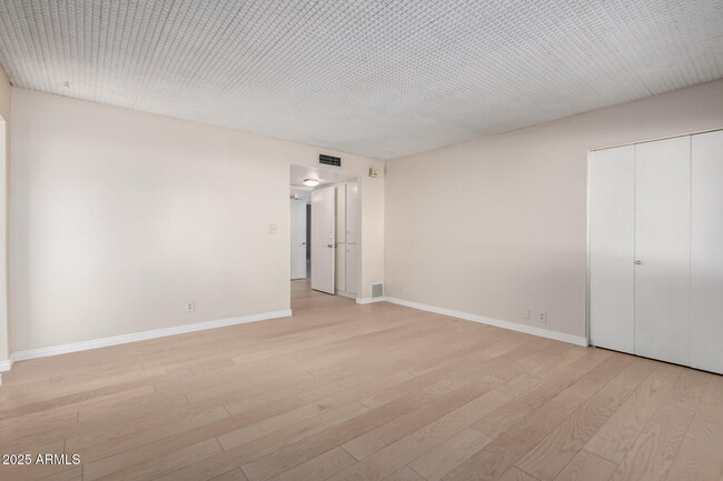 Building Photo - 5 Inner Cir