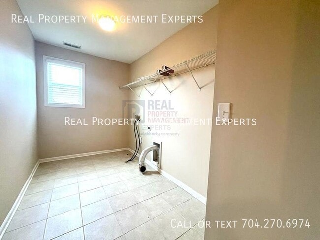 Building Photo - 3233 Elyse Manor Ct