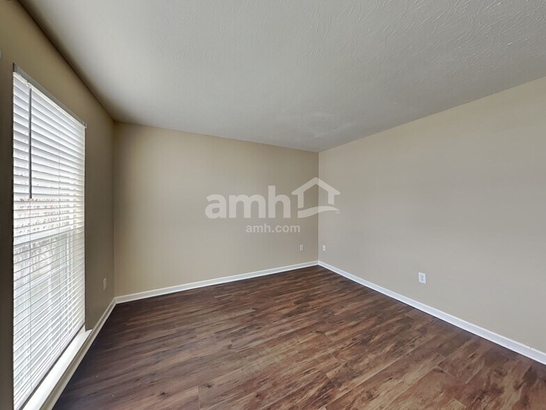 Building Photo - 182 Coyote Dr