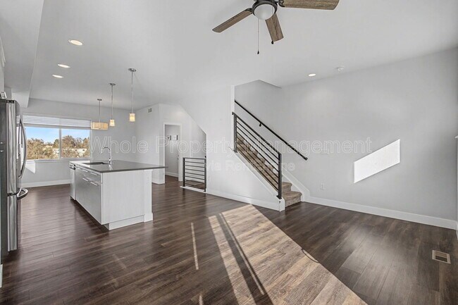 Building Photo - 5651 W 11th Pl