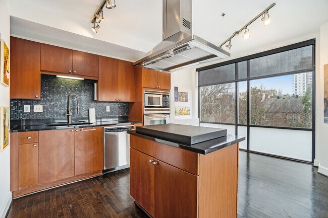 Building Photo - 2626 Peachtree Rd