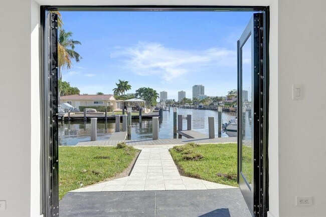 Building Photo - 840 SE 22nd Ave