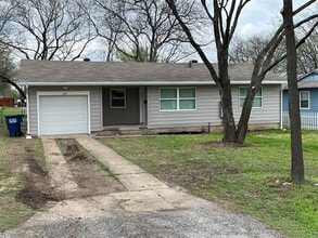 Building Photo - 577 W 6th St