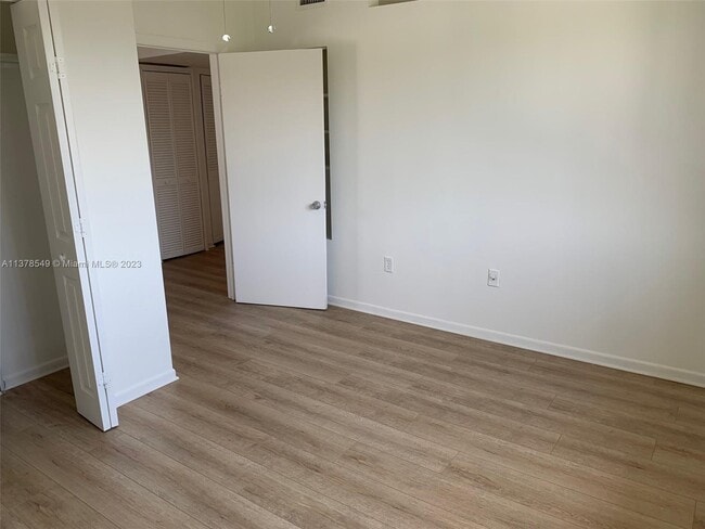 Building Photo - 2754 SW 13th St