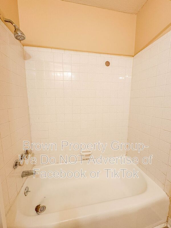 Building Photo - 2310 Barrington Cir