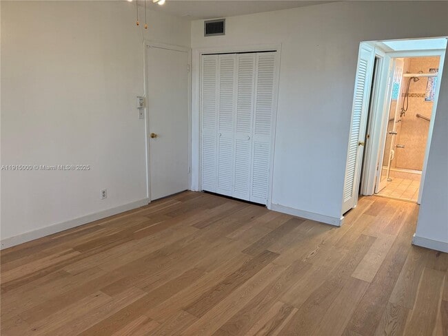 Building Photo - 2223 Park Ln