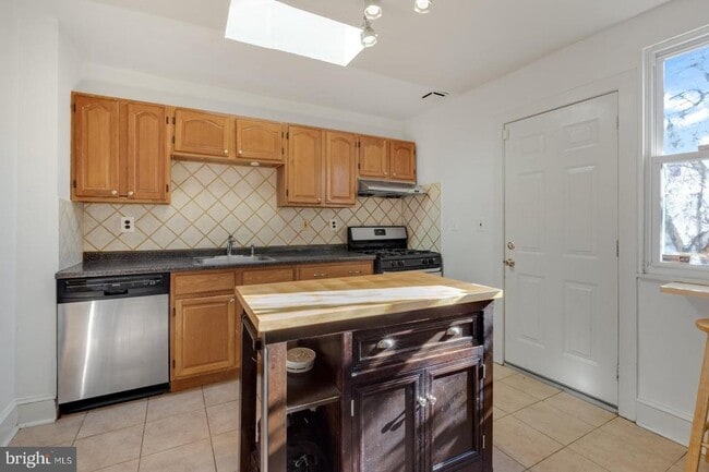 Building Photo - 2541 Coral St