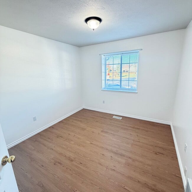 Building Photo - 3922 E Siskin Ln