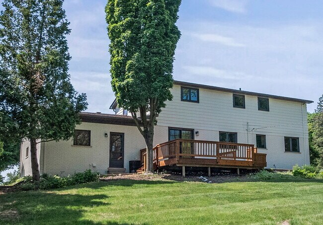 Building Photo - 315 E Hickory Grove Rd
