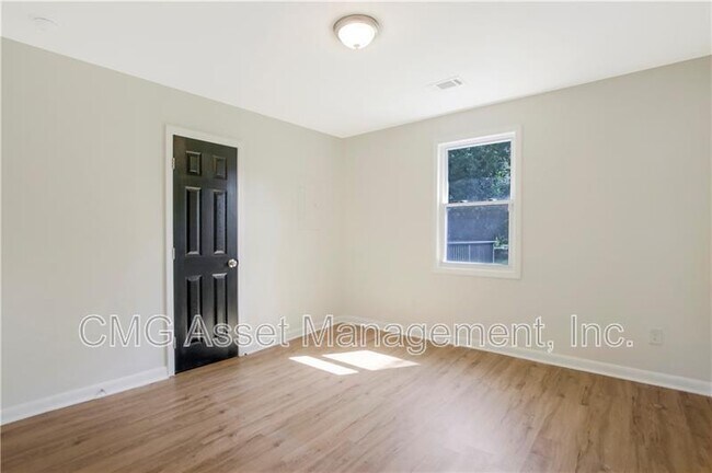 Building Photo - 551 Valley Hill Rd SE