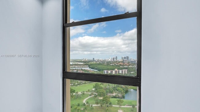 Building Photo - 20301 W Country Club Dr