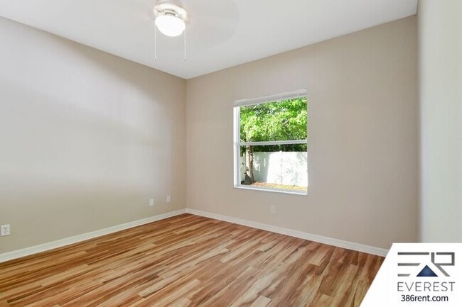 Building Photo - 27 Raintree Pl